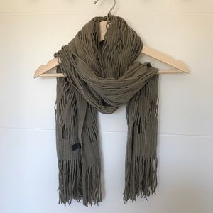 Acrylic scarf